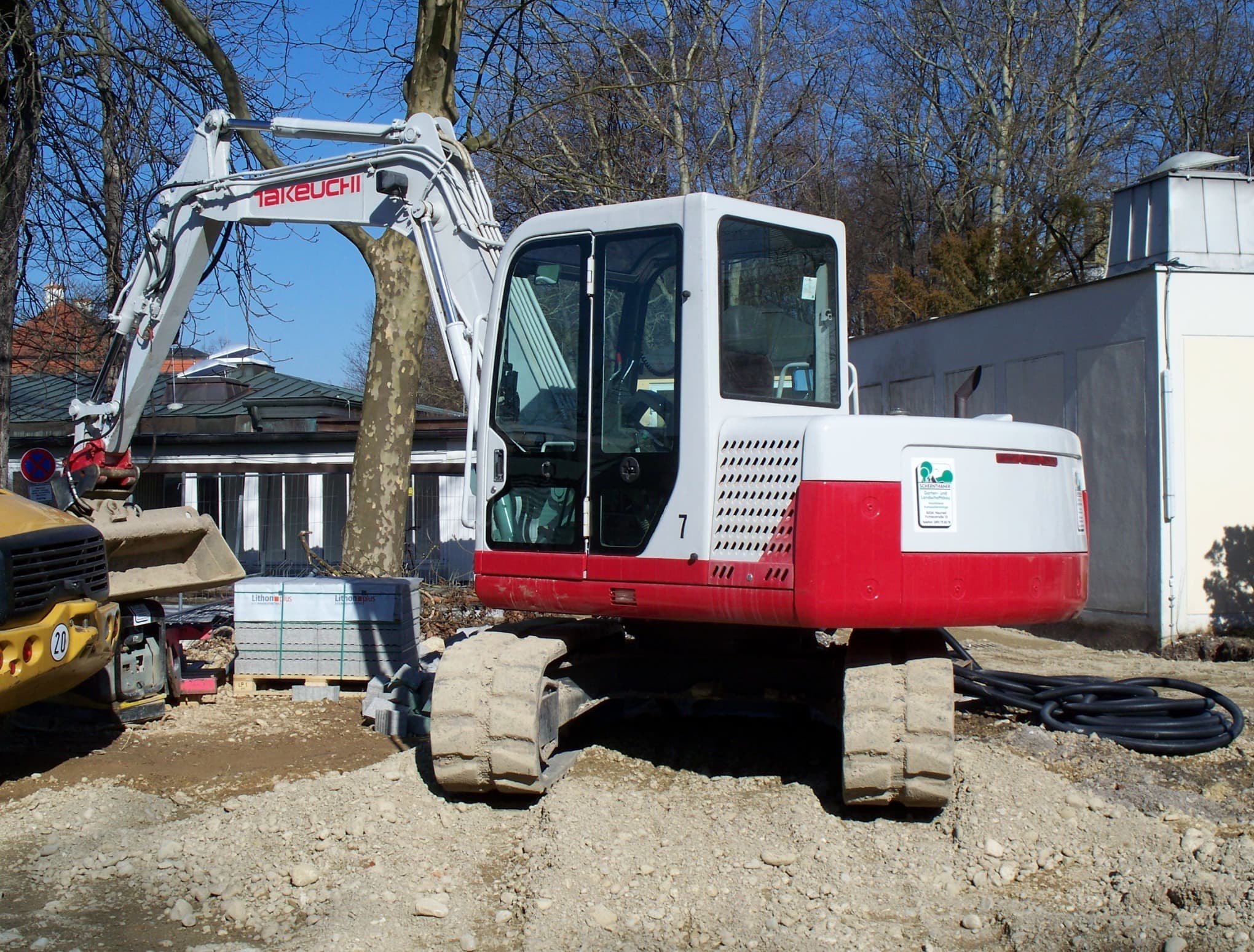 Komatsu PC138 Excavator — 14 Ton